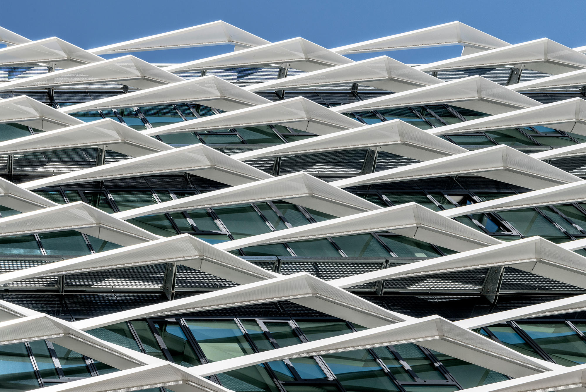 behnisch-architekten-adidas-world-of-sports-arena-architonic-1188-adidas-phg-dm083-dmf8211-05-arcit18